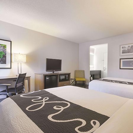 La Quinta By Wyndham Hartford Bradley Airport Hotel Windsor Locks Bagian luar foto