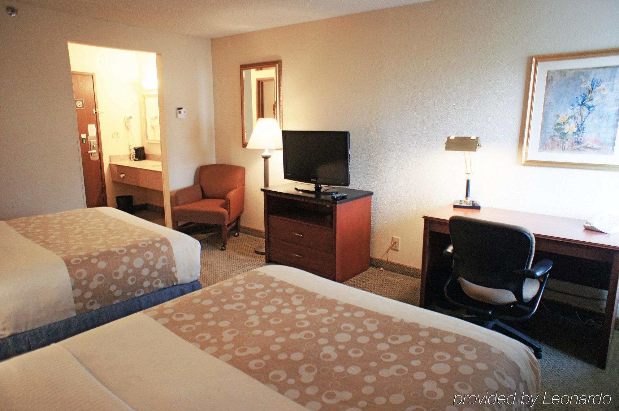 La Quinta By Wyndham Hartford Bradley Airport Hotel Windsor Locks Bagian luar foto