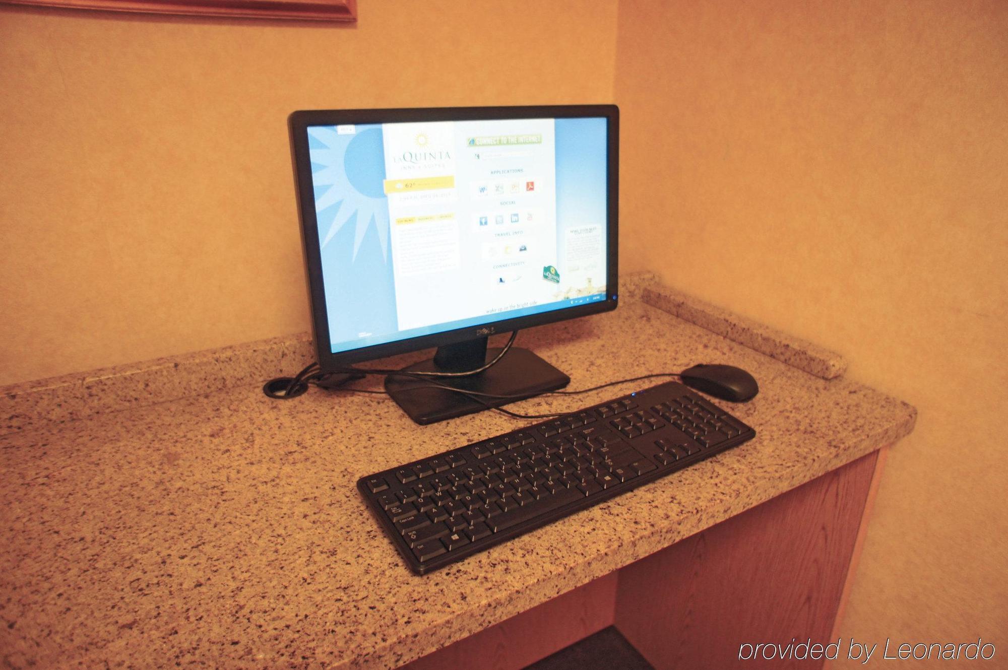 La Quinta By Wyndham Hartford Bradley Airport Hotel Windsor Locks Bagian luar foto