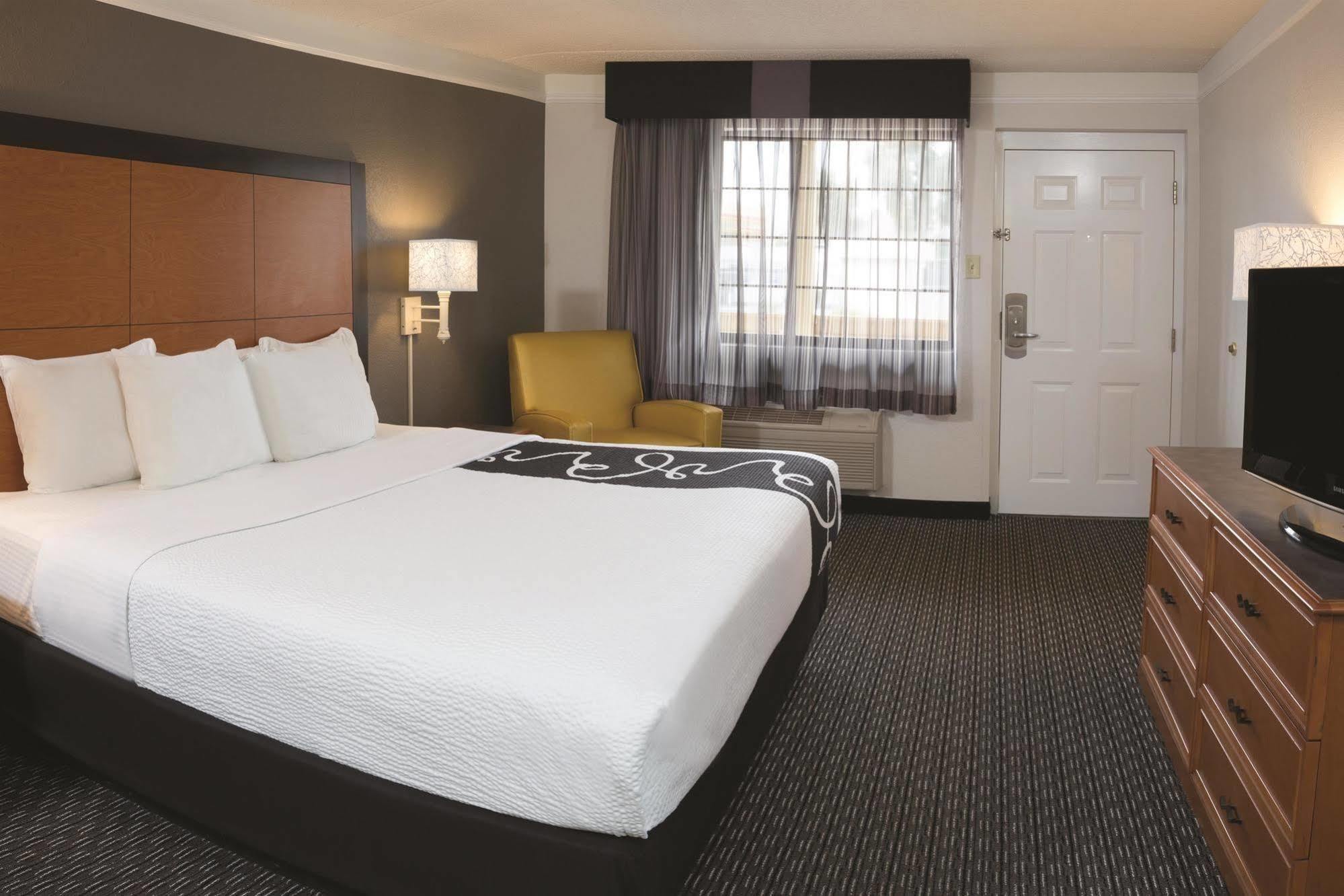 La Quinta By Wyndham Hartford Bradley Airport Hotel Windsor Locks Bagian luar foto